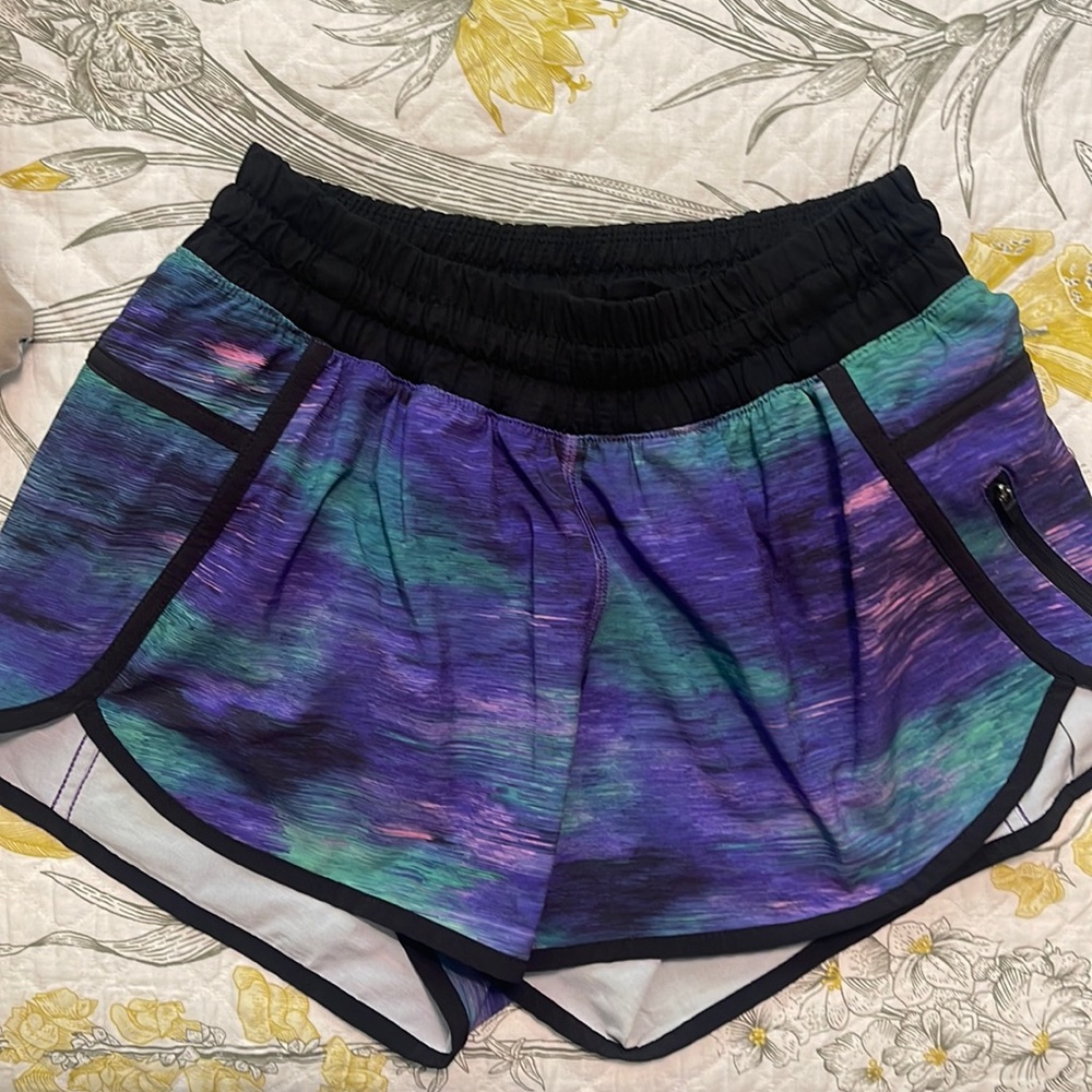 Lululemon LR  4” shirts